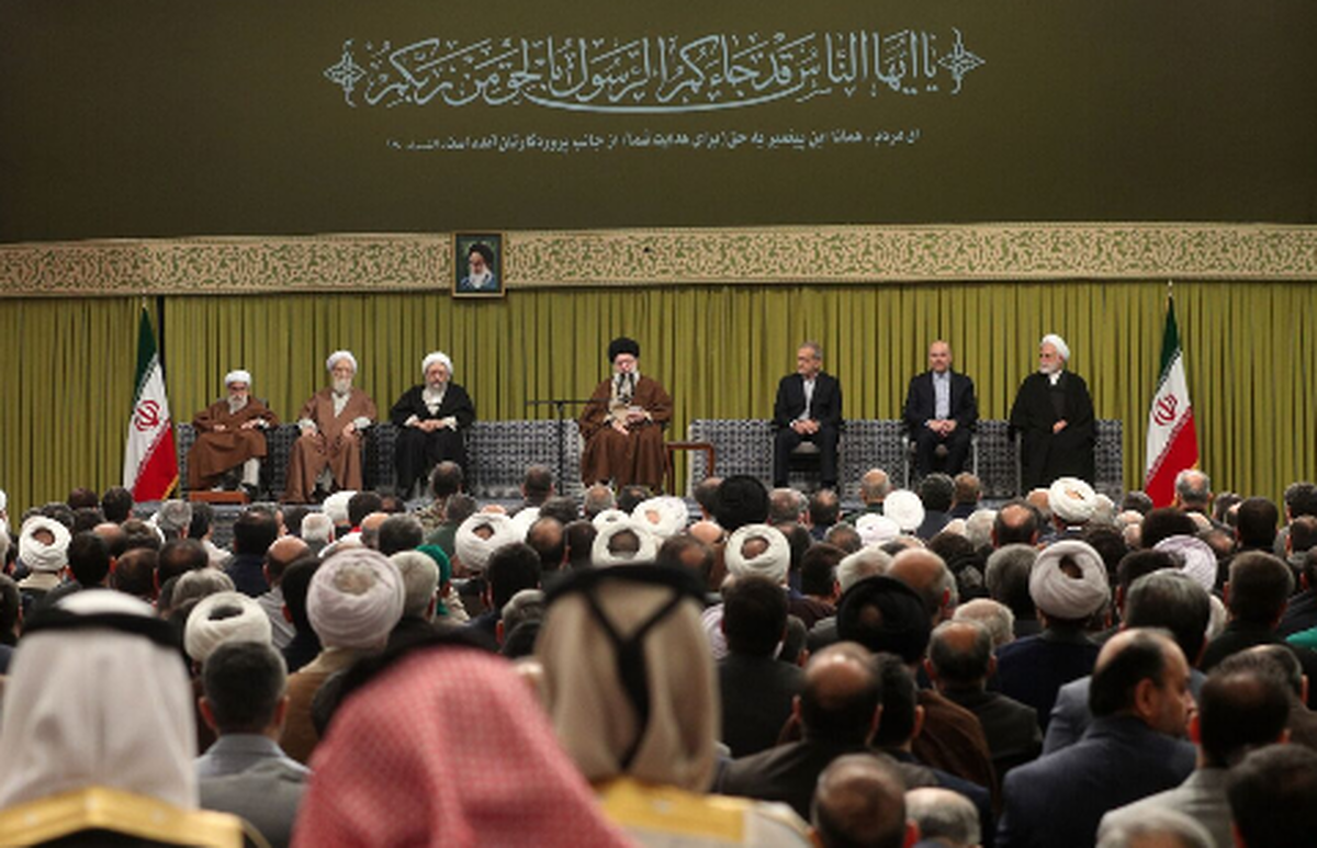 مواضع رهبر معظم انقلاب اسلامی؛ راهگشای مشکلات